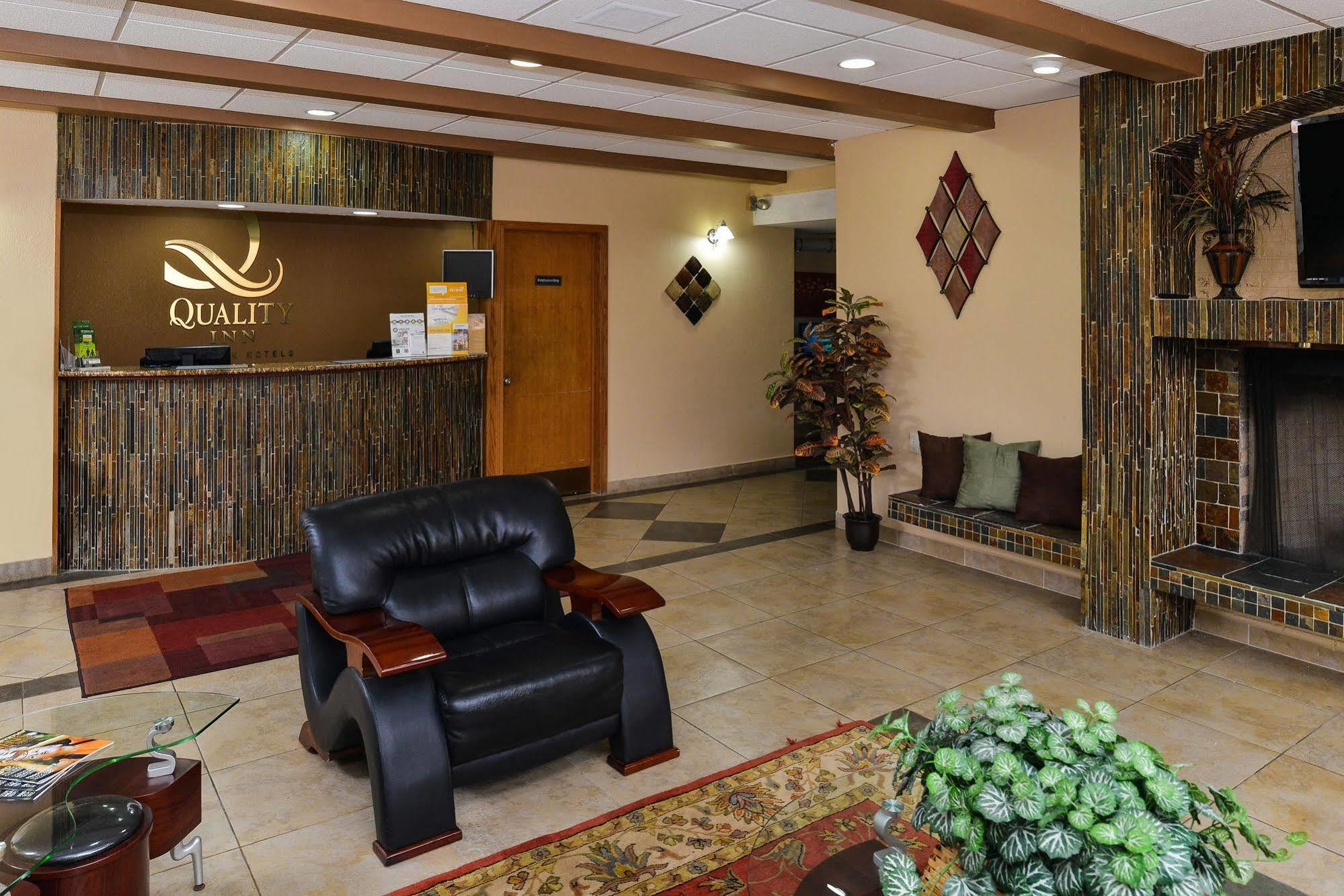 Quality Inn East Dubuque Exterior foto